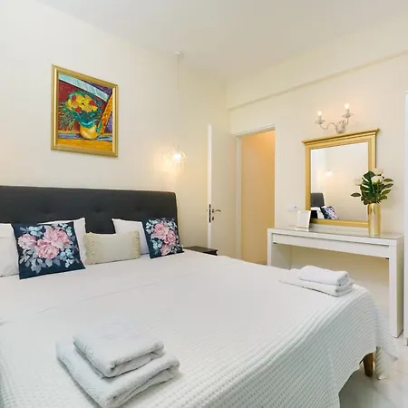 Inroy Sea View Aparthotel