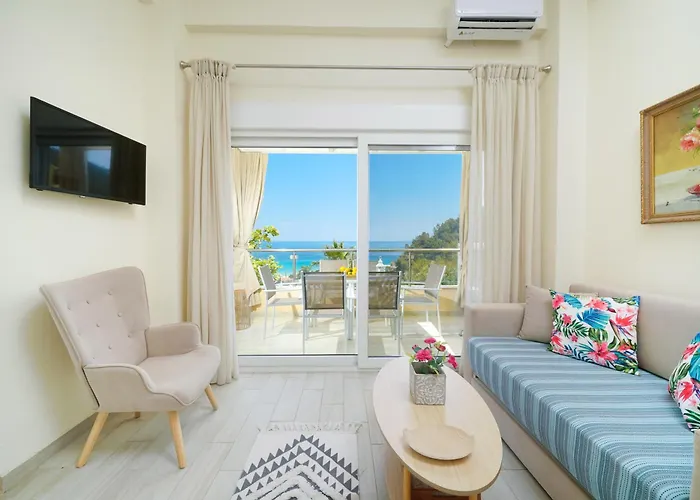 מלון דירות Inroy Sea View 4*