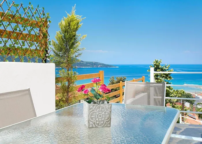 מלון דירות Inroy Sea View 4*
