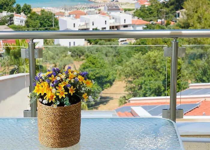 מלון דירות Inroy Sea View 4*