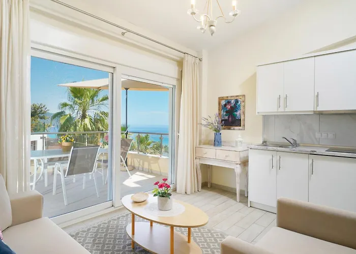 Inroy Sea View מלון דירות
