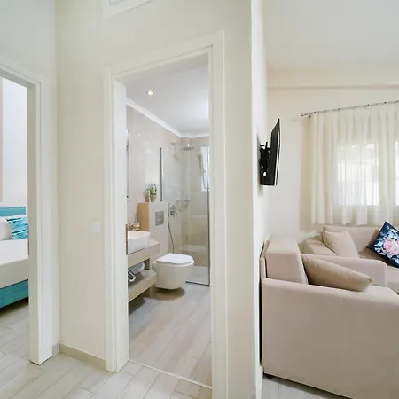 Inroy Sea View Aparthotel 4*