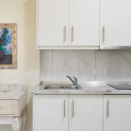شقة فندقية Inroy Sea View 4*