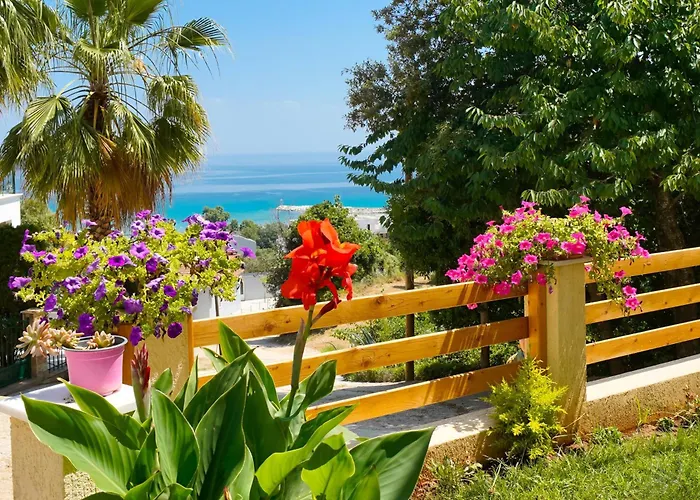 Inroy Sea View 4*